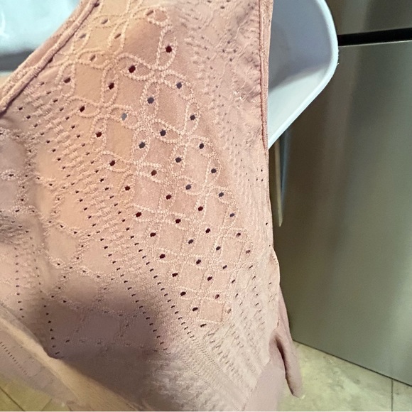 Women’s rose colored top - Picture 4 of 5